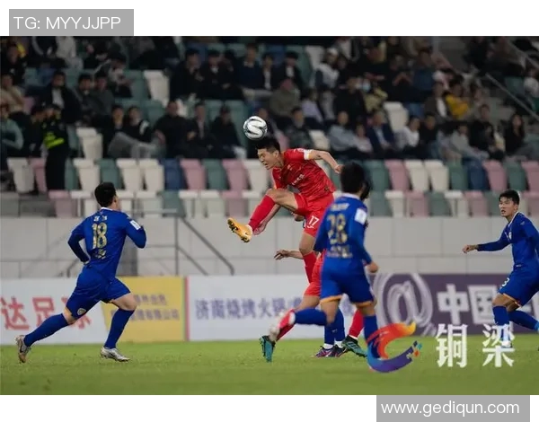 重庆足球队荣登足球配合排行榜第二名展现团队实力与默契 重庆足球队荣登足球配合排行榜第二名展现团队实力与默契