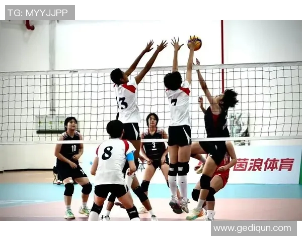上海排球队的中路突破之道:深度解析排球战术与团队协作 上海排球队的中路突破之道:深度解析排球战术与团队协作