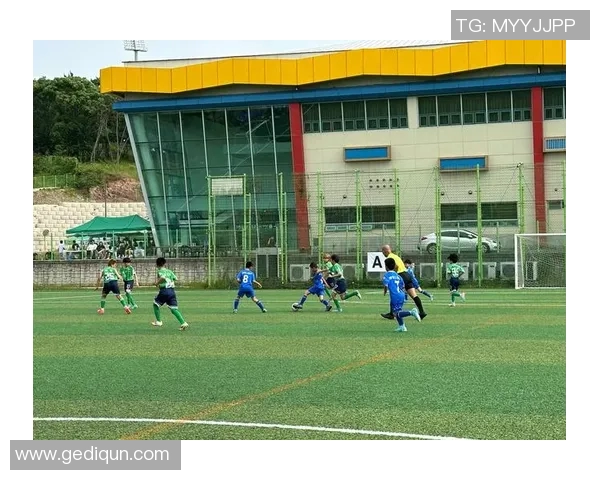 成都足球队荣登全国足球配合排行榜第五名展现实力与团队精神