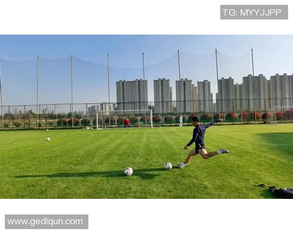 重庆足球队的默契配合揭秘领略足球巨献的精彩瞬间与战术魅力